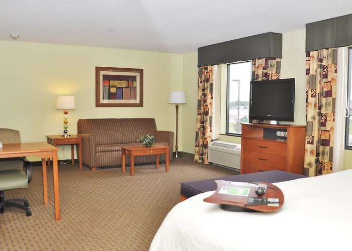 Hampton 3* Macomb