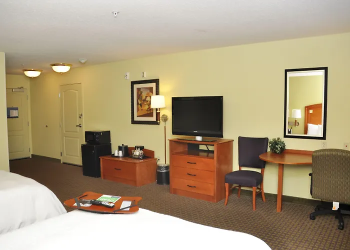 Hampton 3* Macomb