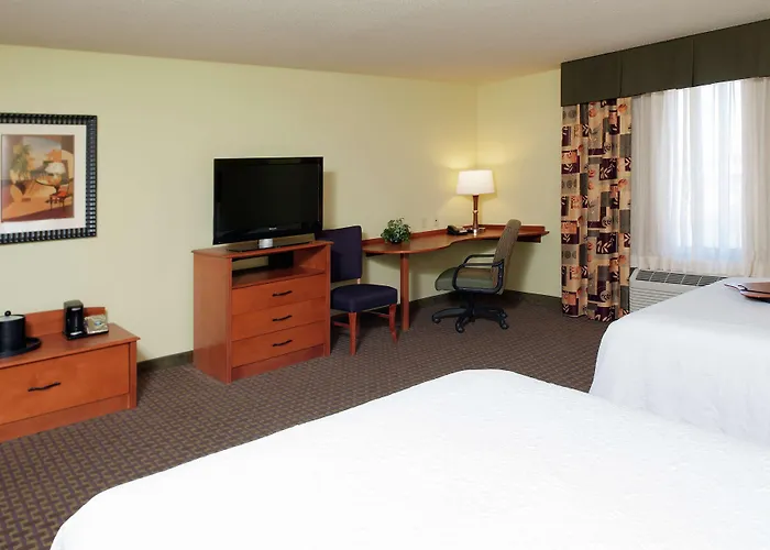 Hampton 3* Macomb